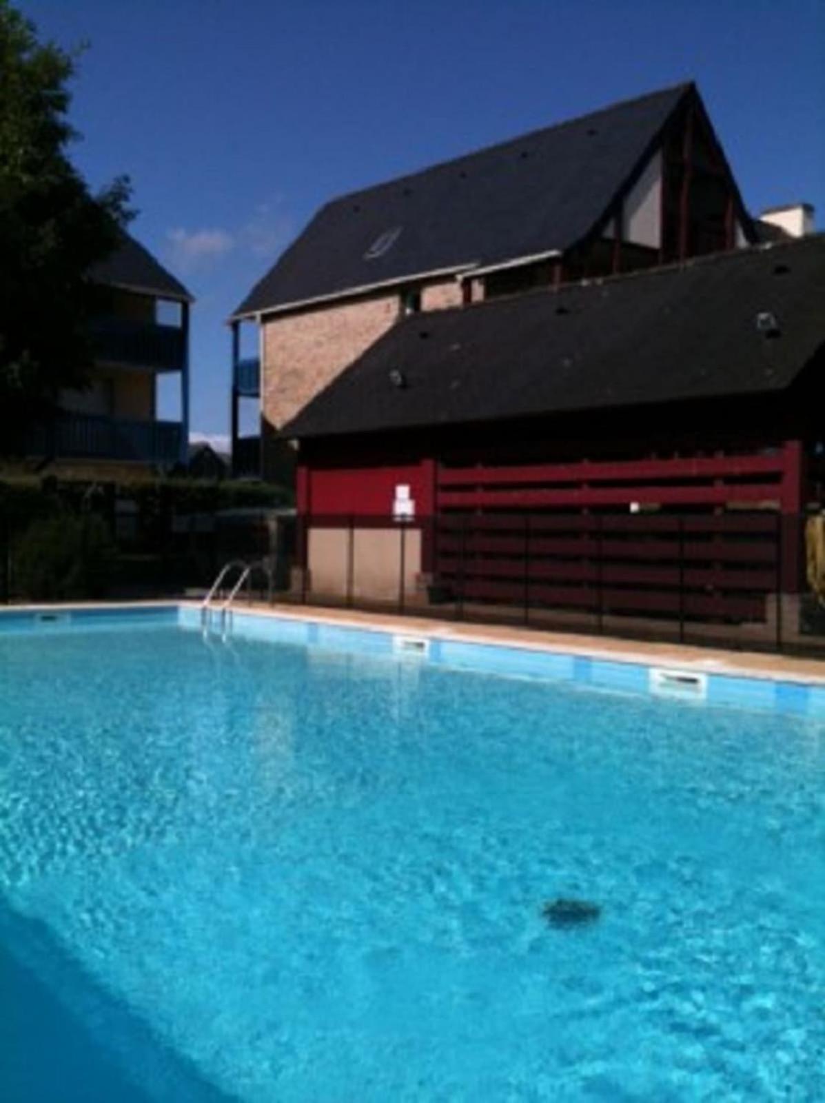 Grand appartement agréable avec piscine commune Arzon Extérieur photo