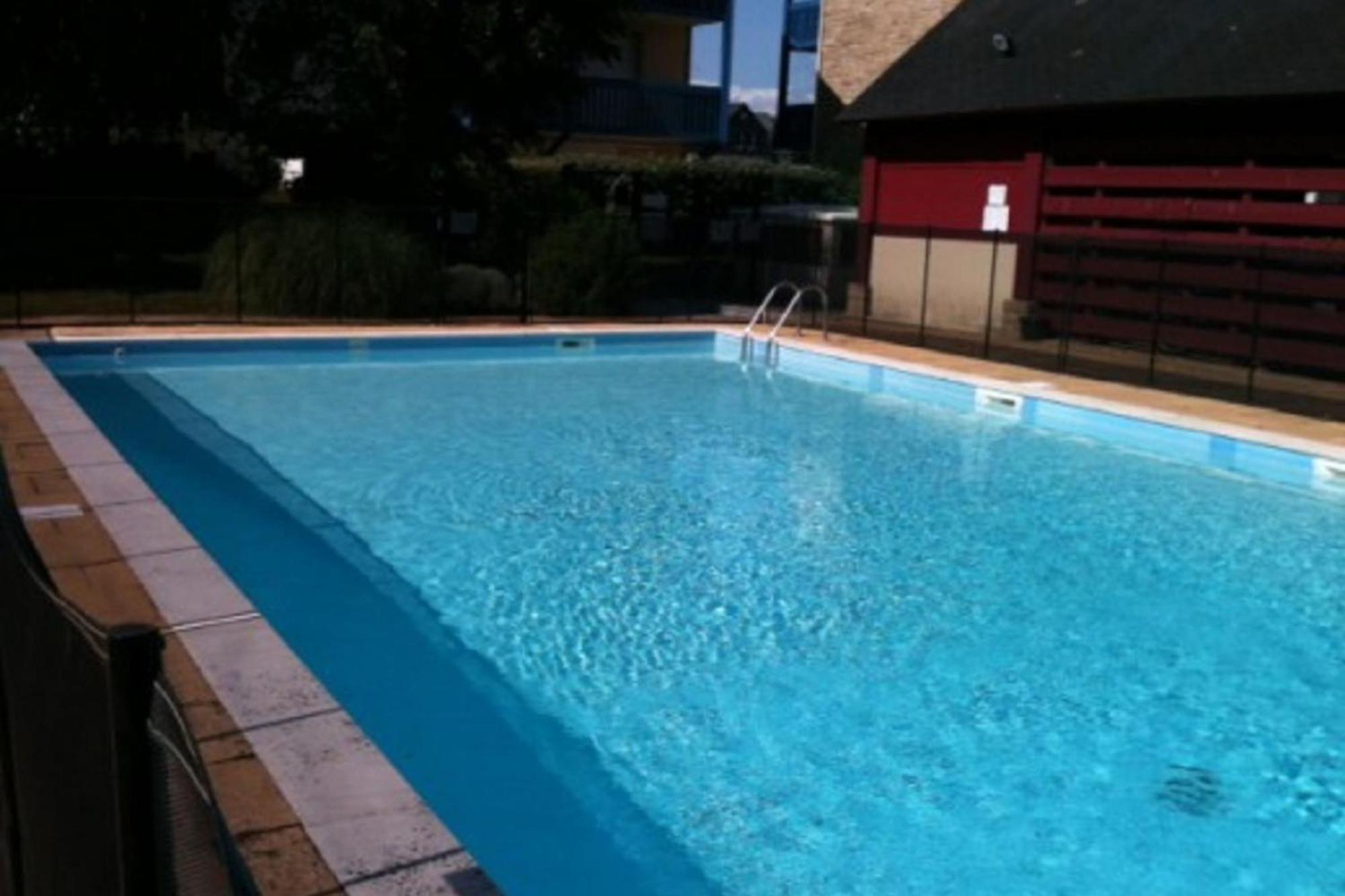 Grand appartement agréable avec piscine commune Arzon Extérieur photo